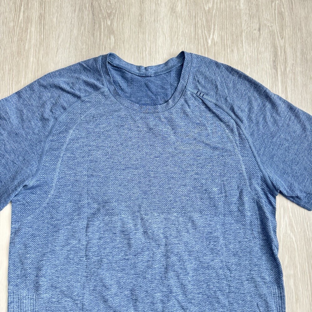 Lululemon Shirt METAL VENT TECH 2.0 Men's M Short Sleeve Heathered Blue EUC - Picture 3 of 9
